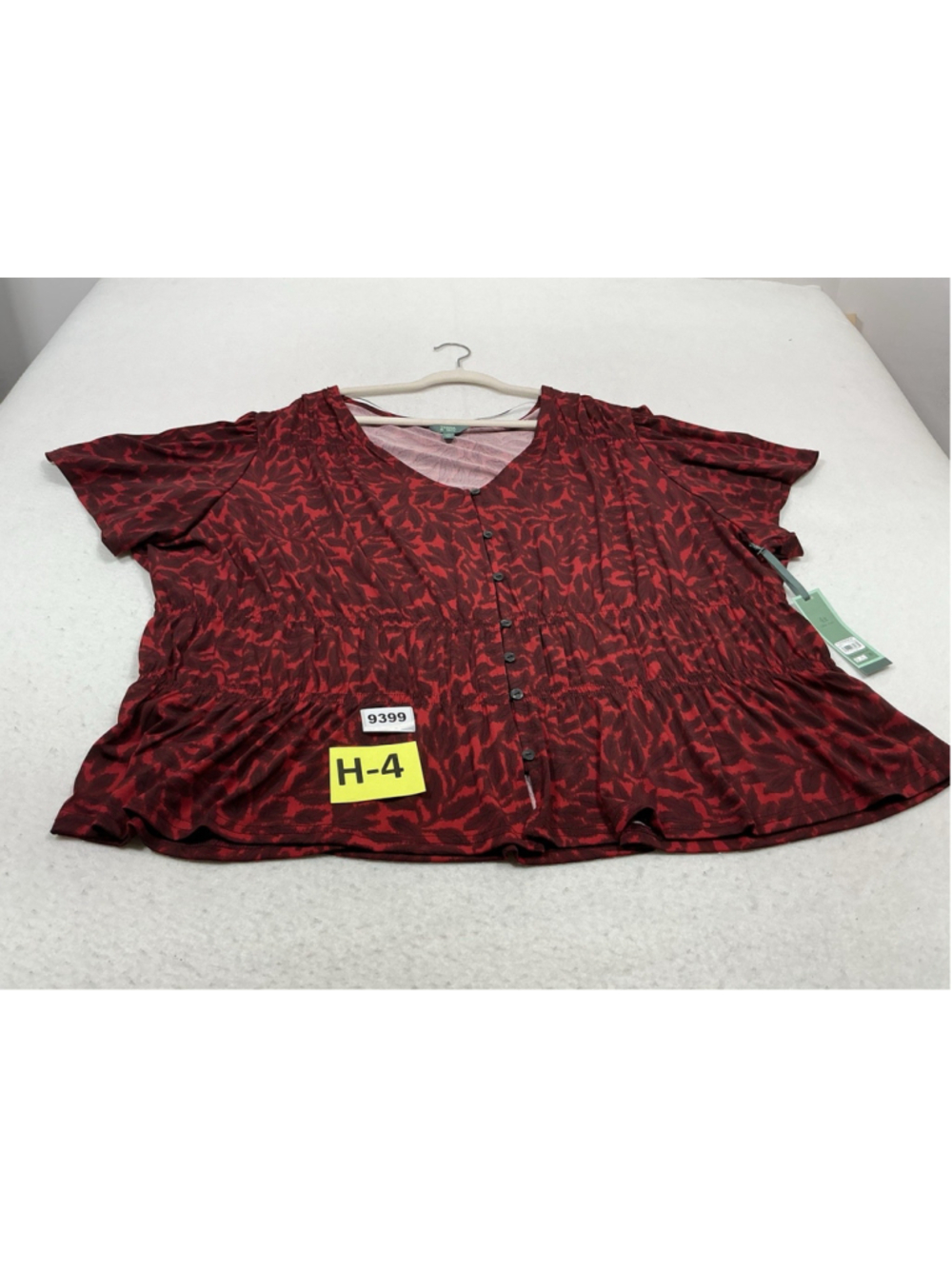 Womans NWT Terra & Sky Short Sleeve Stretch Knit Top 4X Red Black